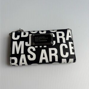 Marc Jacobs Jumbled Logo Trademarc Medium  Bifold Wallet White/ Black EUC